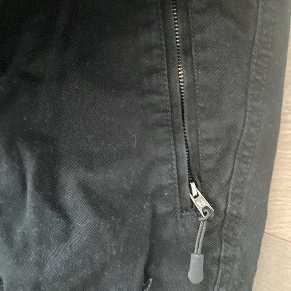 Black cargo shorts - Picture 4 of 5